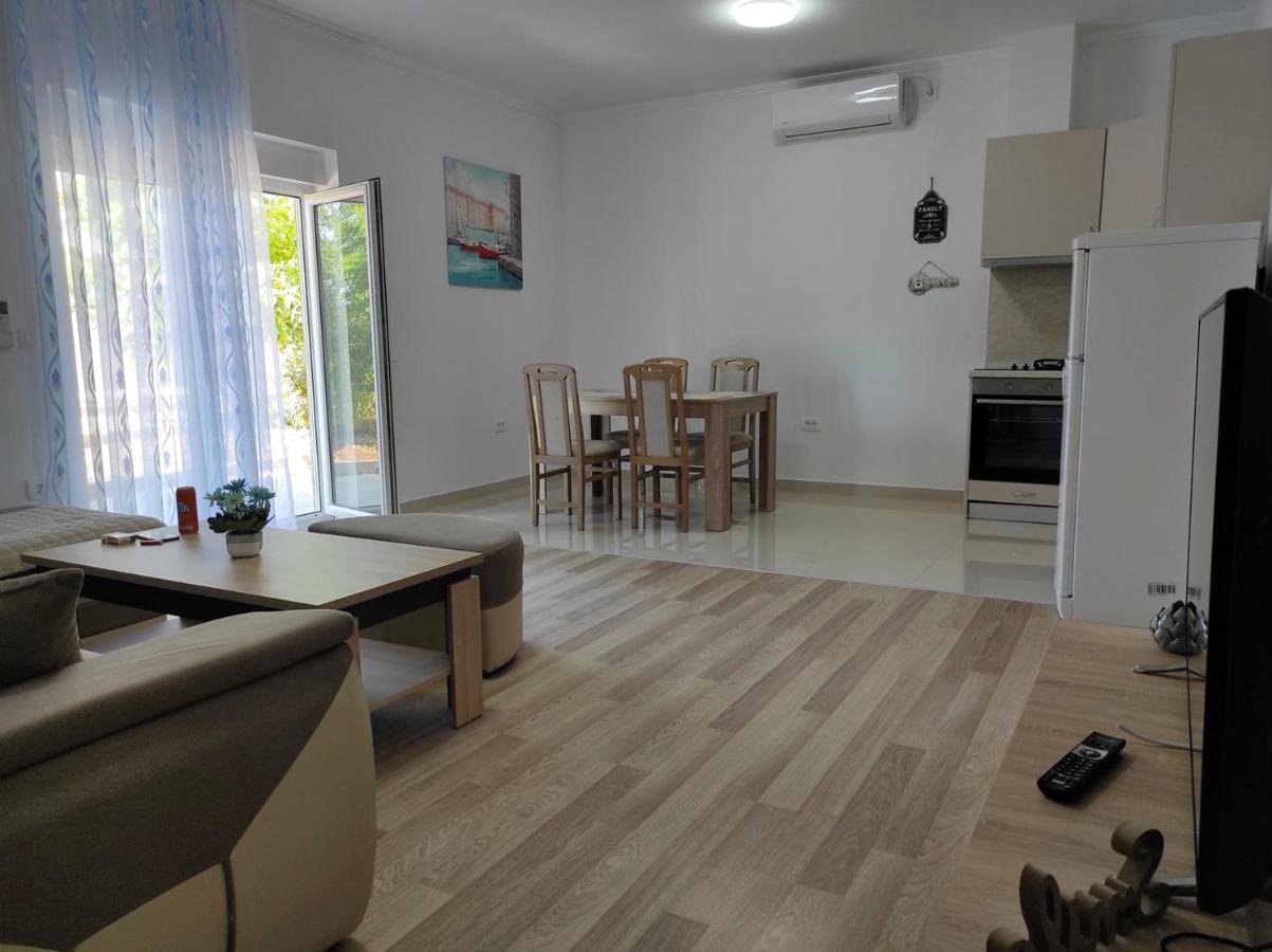 One Bedroom Apartment Gogo With Private Parking Neum Exterior foto